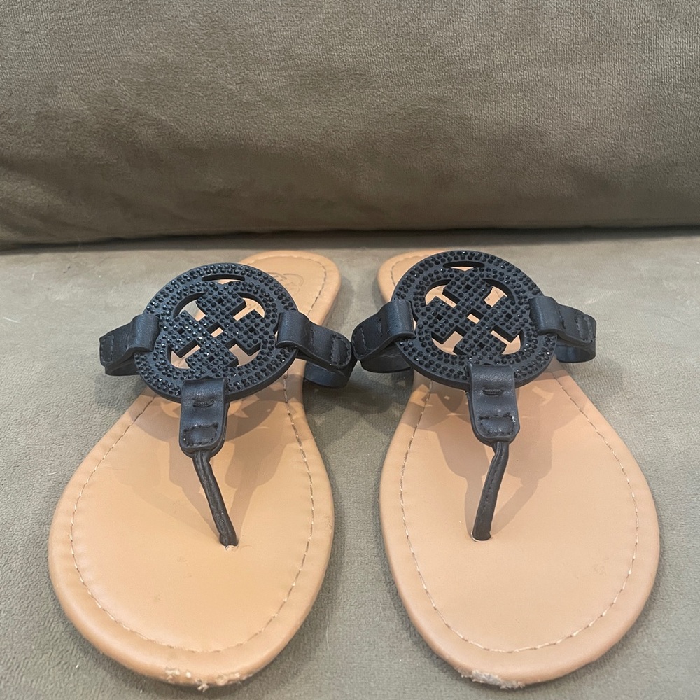 Daisy Fuentes Black and Tan Sandals with Classic Slip-On Design